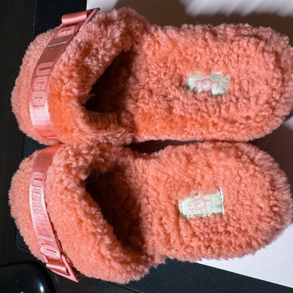 CORAL UGG SLIPPERS - Picture 3 of 4